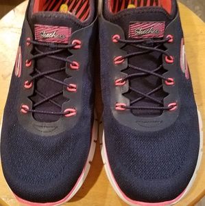 skechers slip on tennis shoes